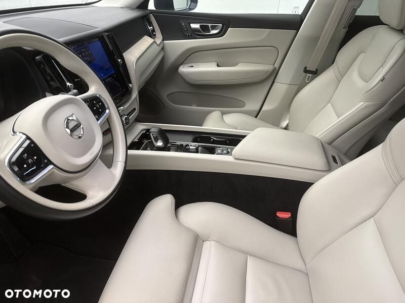 Volvo XC 60 B4 B Plus Bright - 11