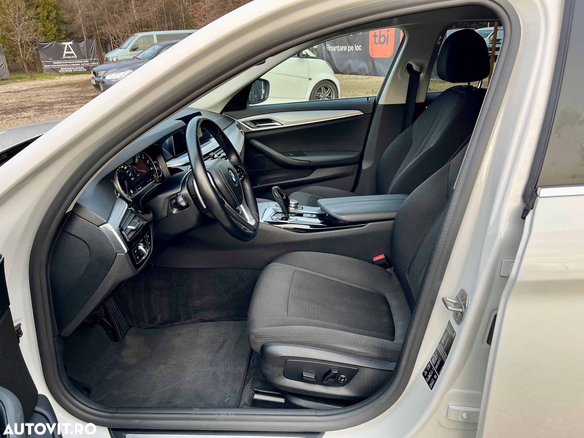 BMW Seria 5 530i xDrive AT - 27