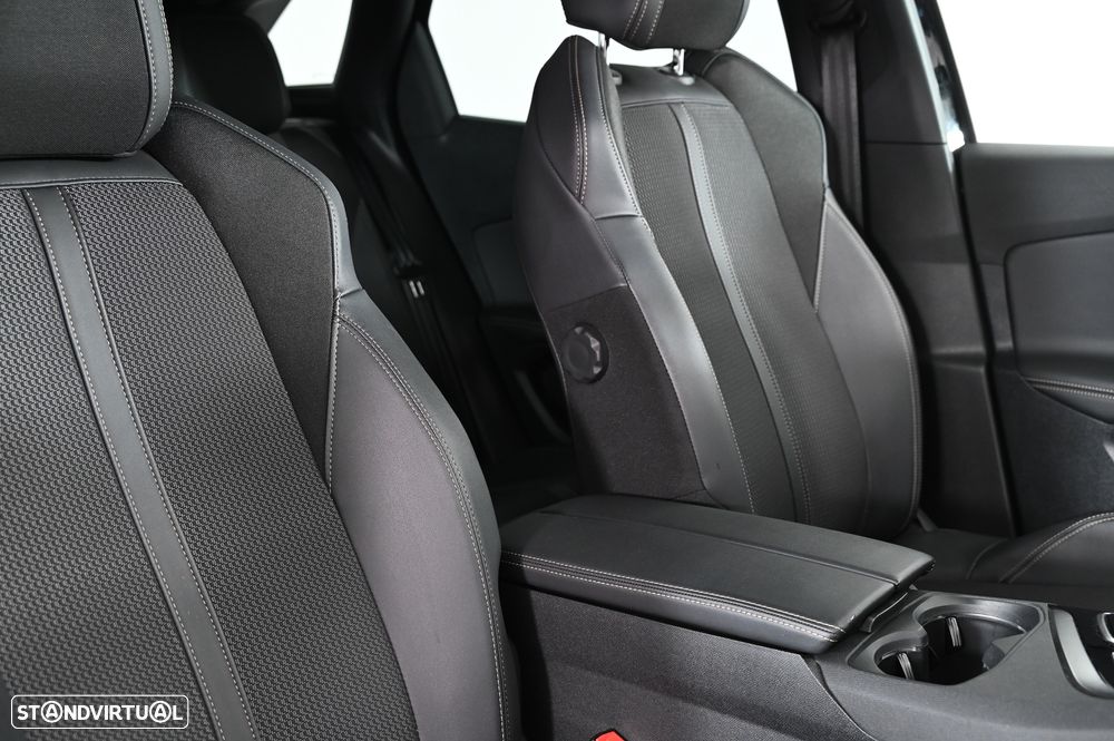 Peugeot 3008 1.6 Hybrid GT e-EAT8 - 29