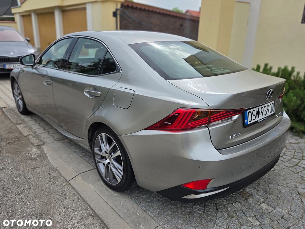Lexus IS 300h Business Edition - 4