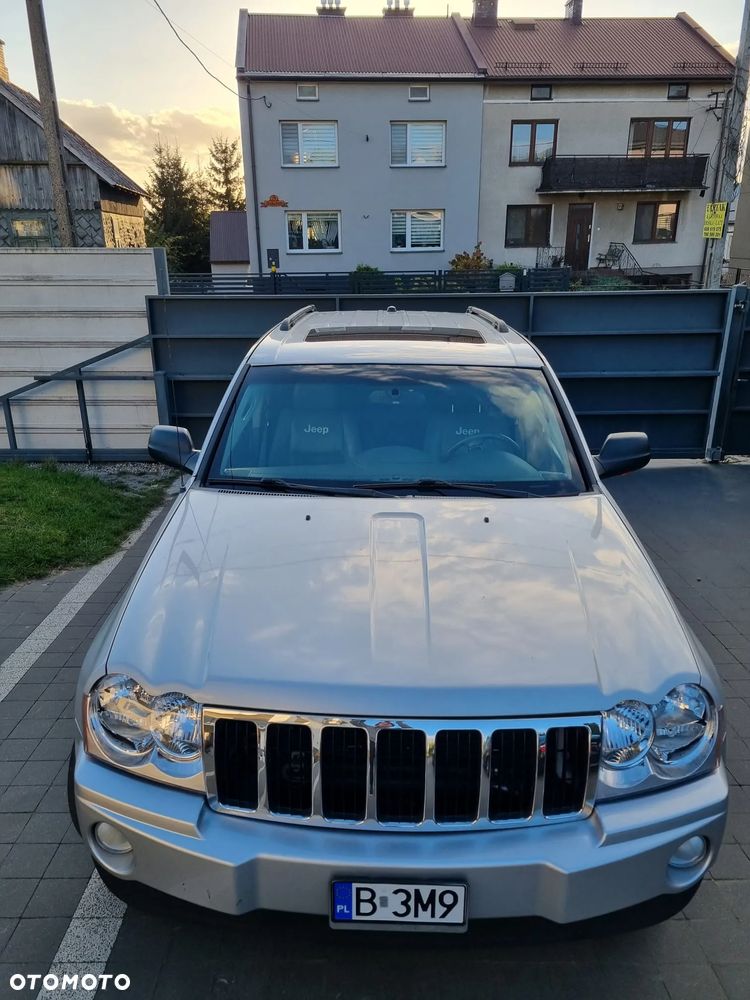 Jeep Grand Cherokee - 23