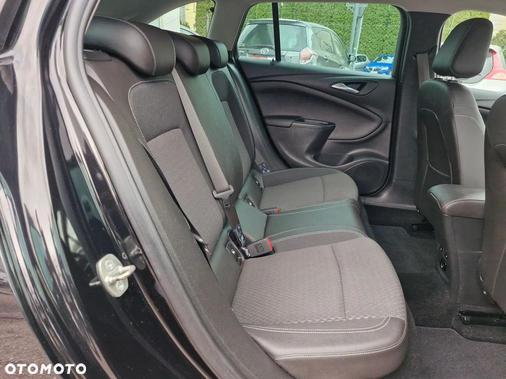 Opel Astra 1.4 Turbo Business - 18