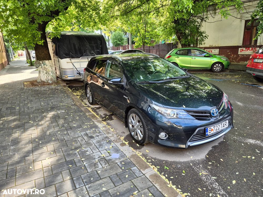 Toyota Auris 1.8 L VVT-i HSD Sol - 1