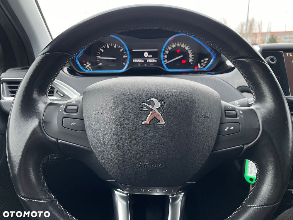 Peugeot 2008 1.2 Pure Tech Allure S&S - 26