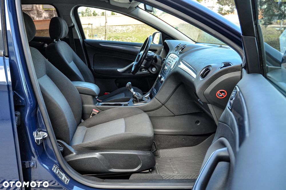 Ford Mondeo SW - 11
