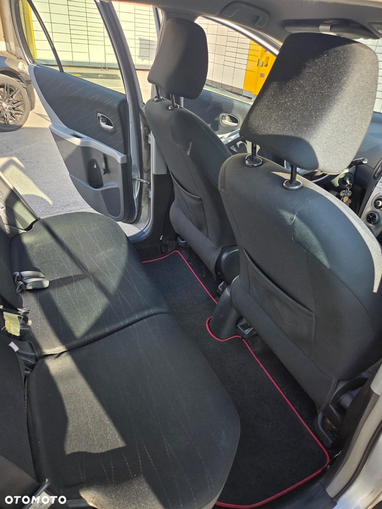 Toyota Yaris 1.4 D-4D Sol - 13