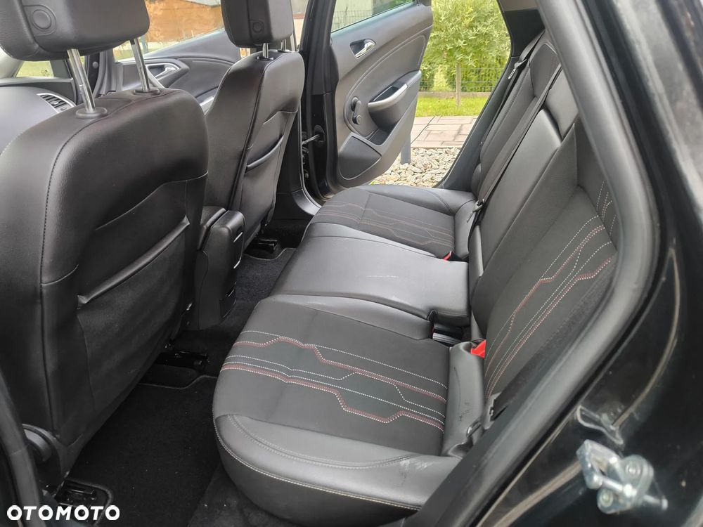 Opel Astra 1.4 Turbo 150 Jahre - 16