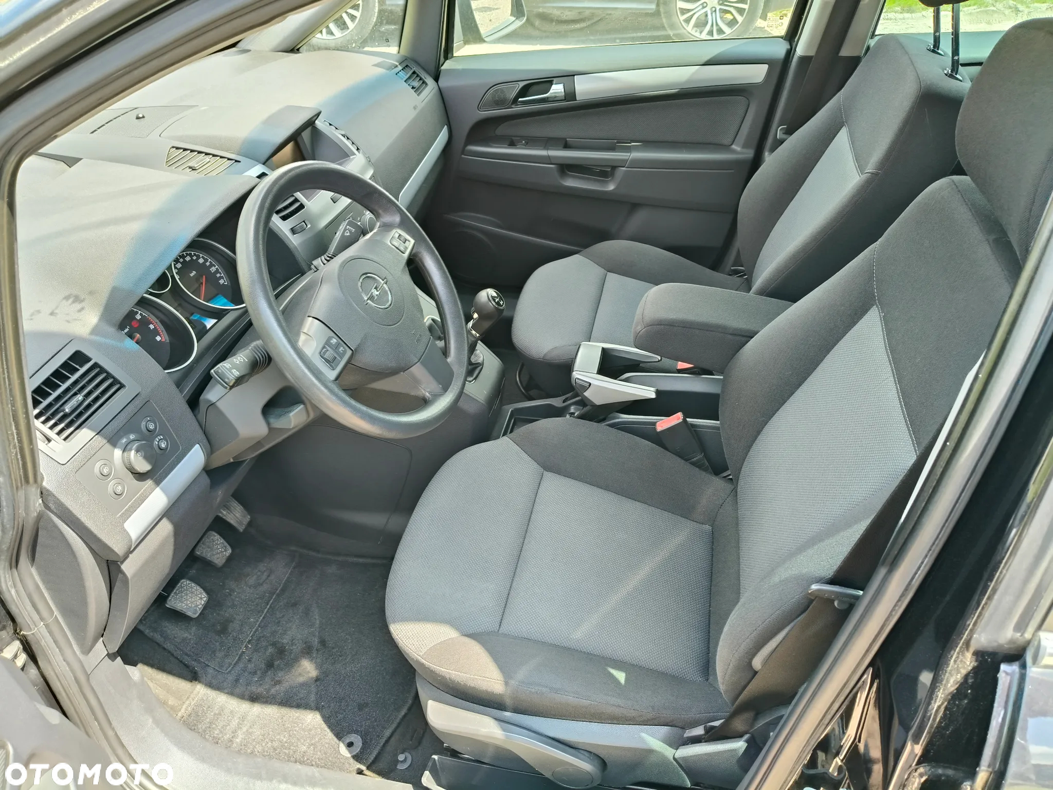 Opel Zafira 1.8 16V Comfort - 9