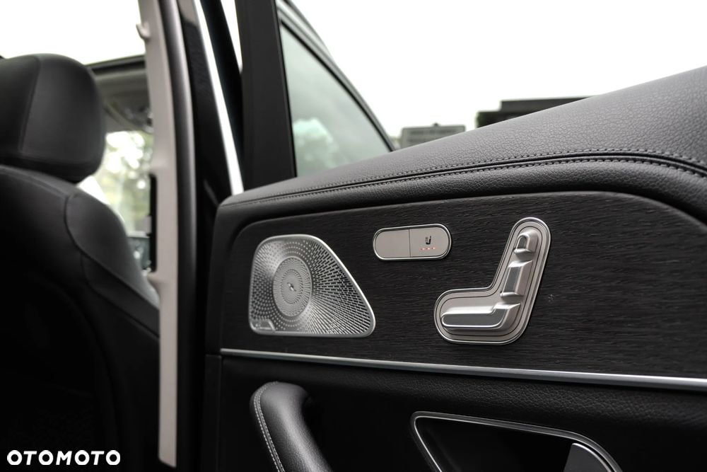 Mercedes-Benz GLS - 28