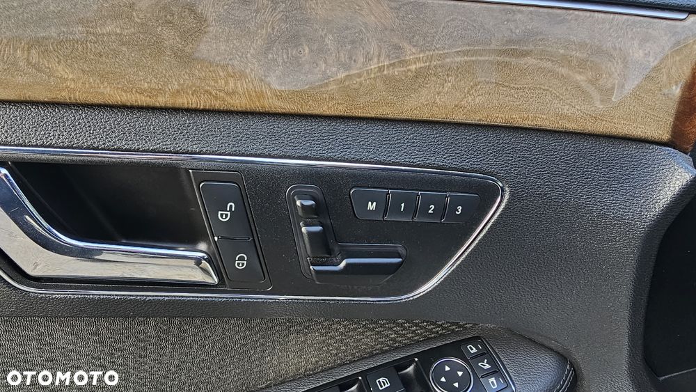 Mercedes-Benz Klasa E 350 CDI DPF BlueEFFICIENCY 7G-TRONIC Elegance - 19
