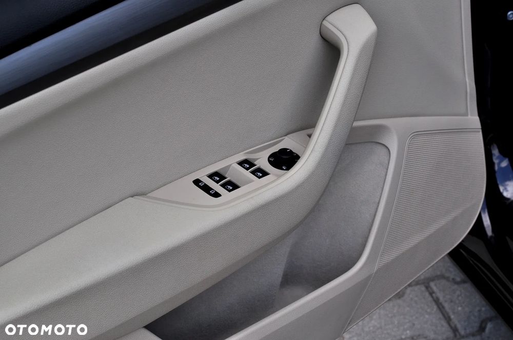 Skoda Superb 2.0 TDI Premium Edition - 18