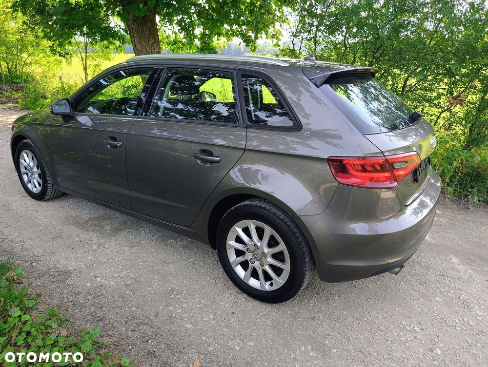 Audi A3 Sportback 1.6 TDI Attraction - 8