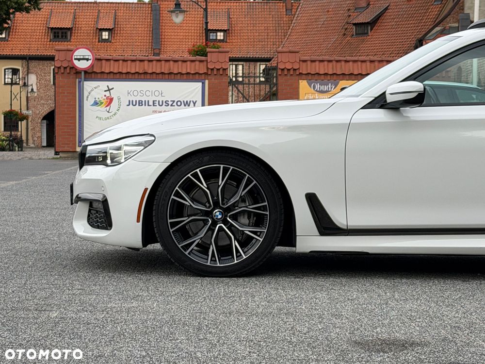 BMW Seria 7 740Li - 11