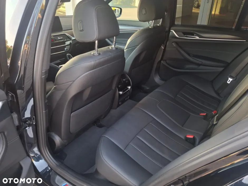 BMW Seria 5 520d mHEV sport - 11