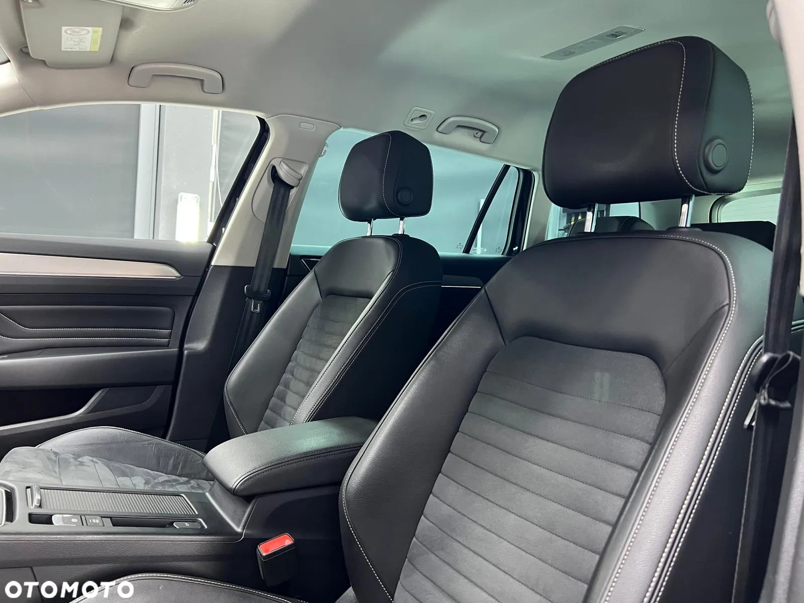 Volkswagen Passat Variant 2.0 TDI SCR DSG 4Motion Business - 27