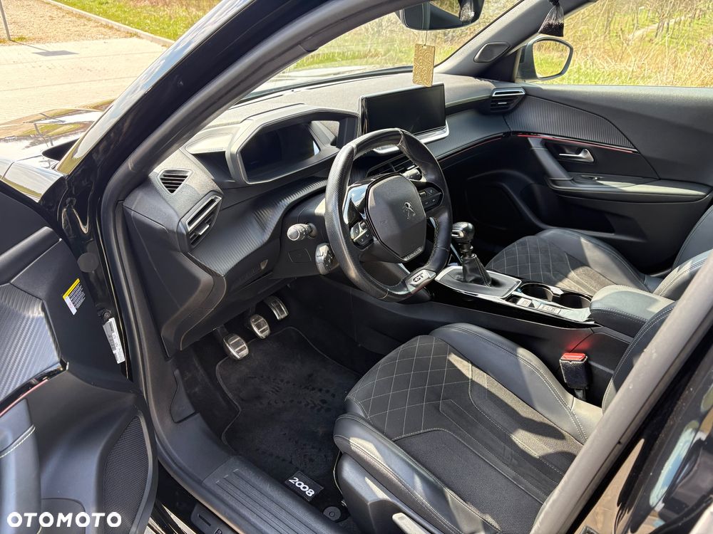 Peugeot 2008 PureTech 130 GT - 11
