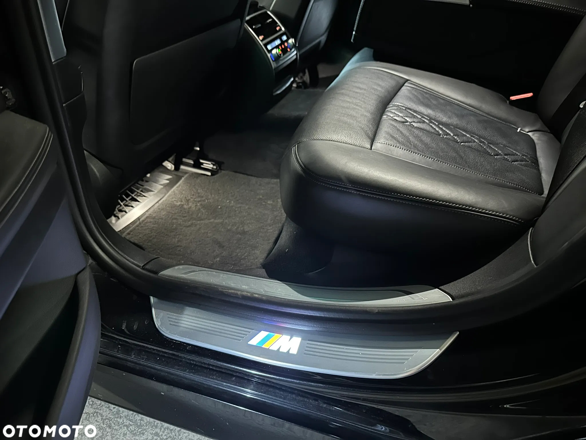 BMW Seria 7 750i xDrive - 13
