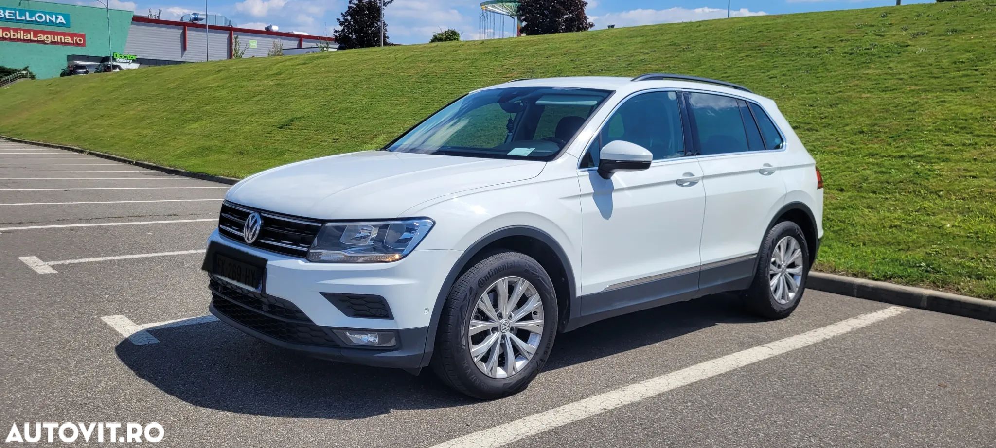 Volkswagen Tiguan - 1