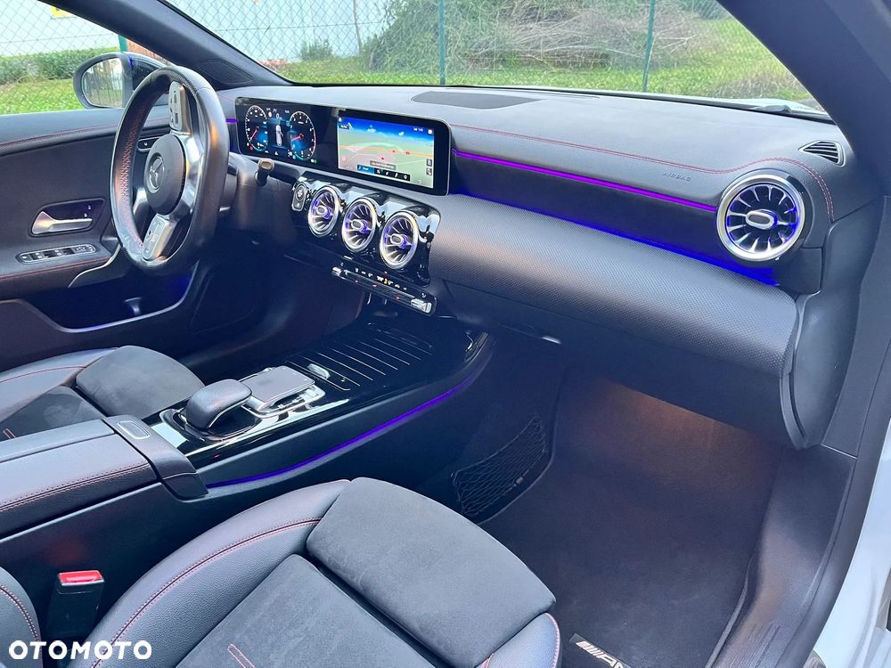 Mercedes-Benz CLA 250 4Matic 7G-DCT AMG Line - 11