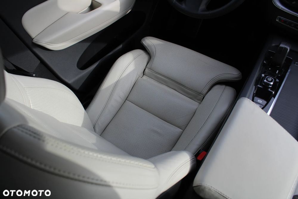 Volvo XC 60 B4 D AWD Geartronic Momentum Pro - 36