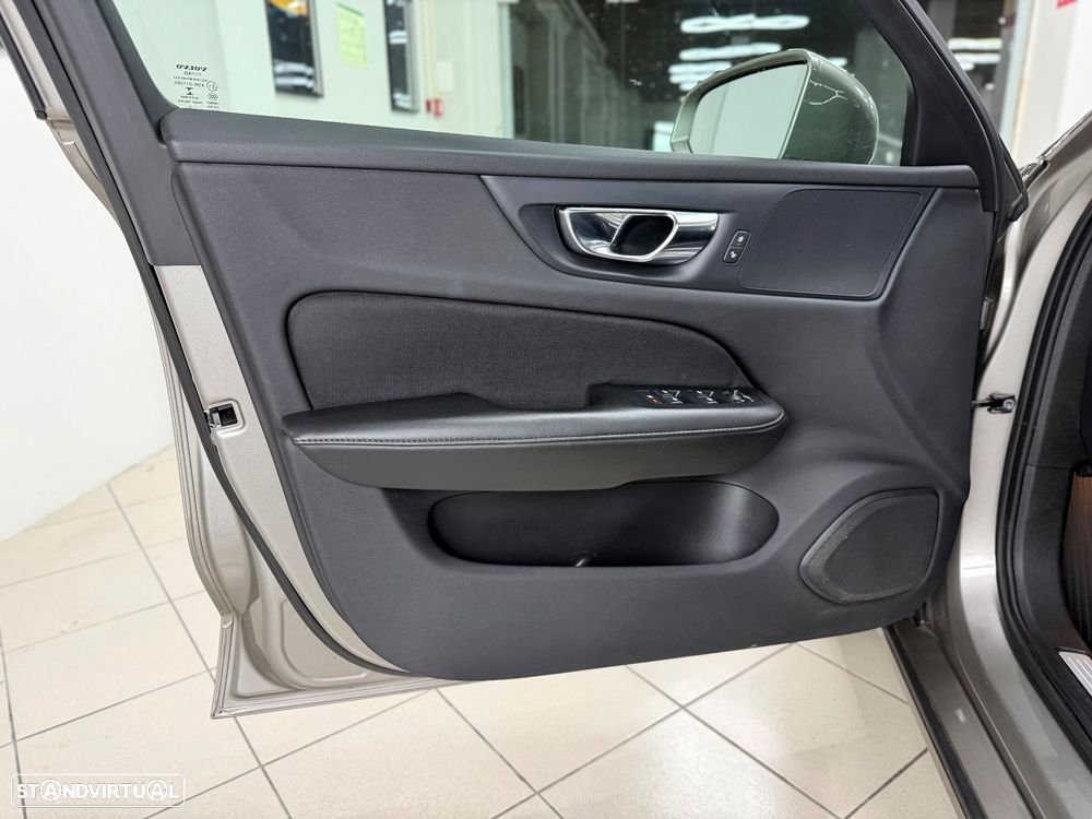 Volvo V60 2.0 D3 Momentum Core Geartronic - 13