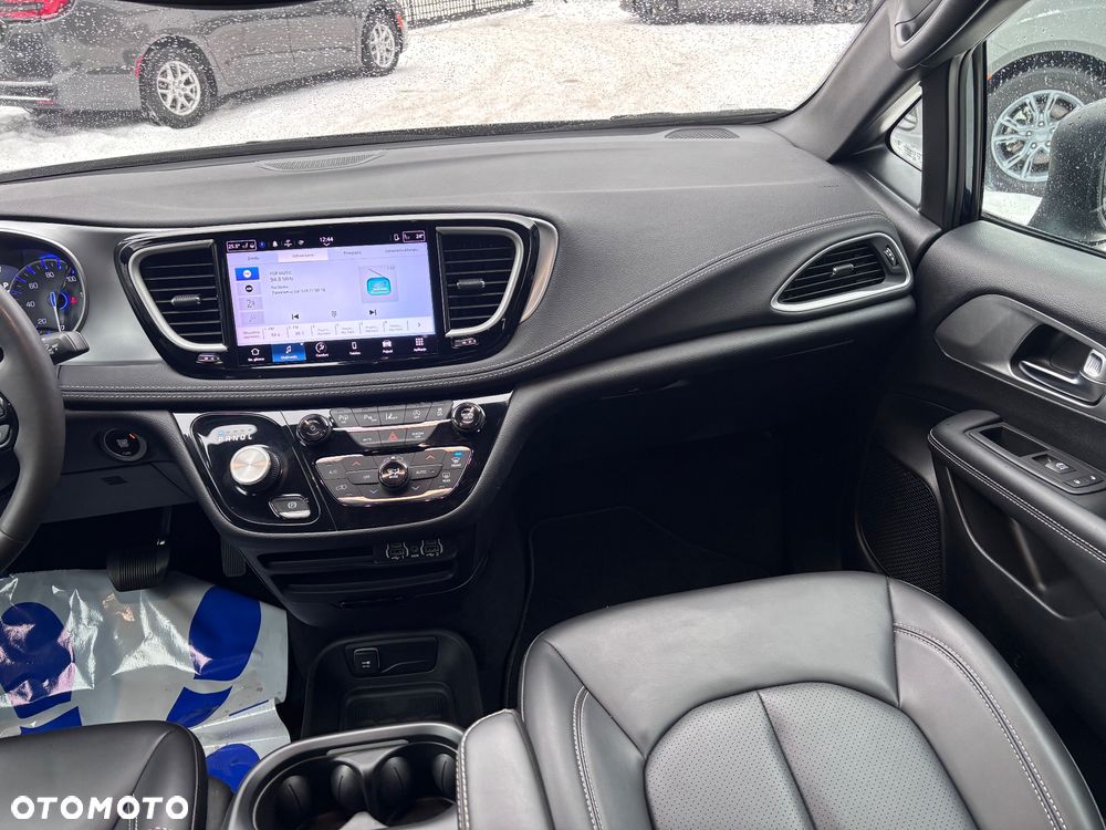 Chrysler Pacifica - 16