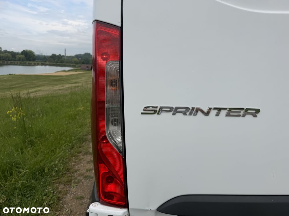 Mercedes-Benz Sprinter - 11