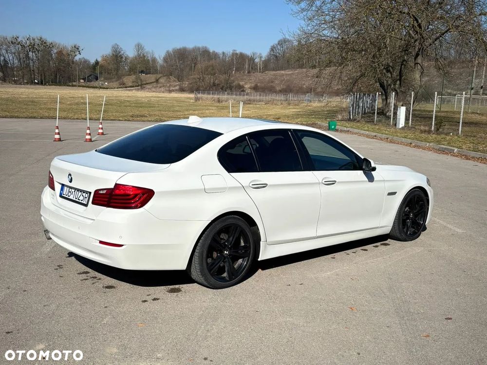 BMW Seria 5 528i xDrive Sport-Aut - 3