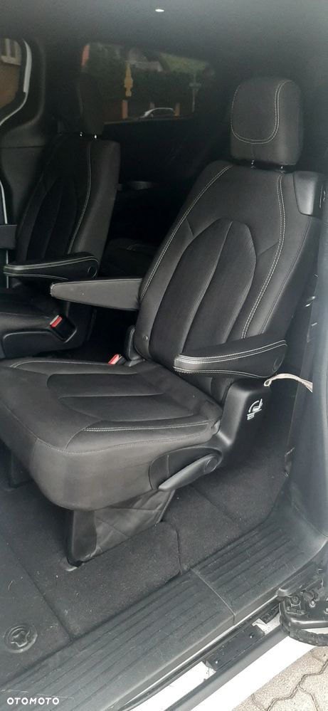 Chrysler Pacifica - 17