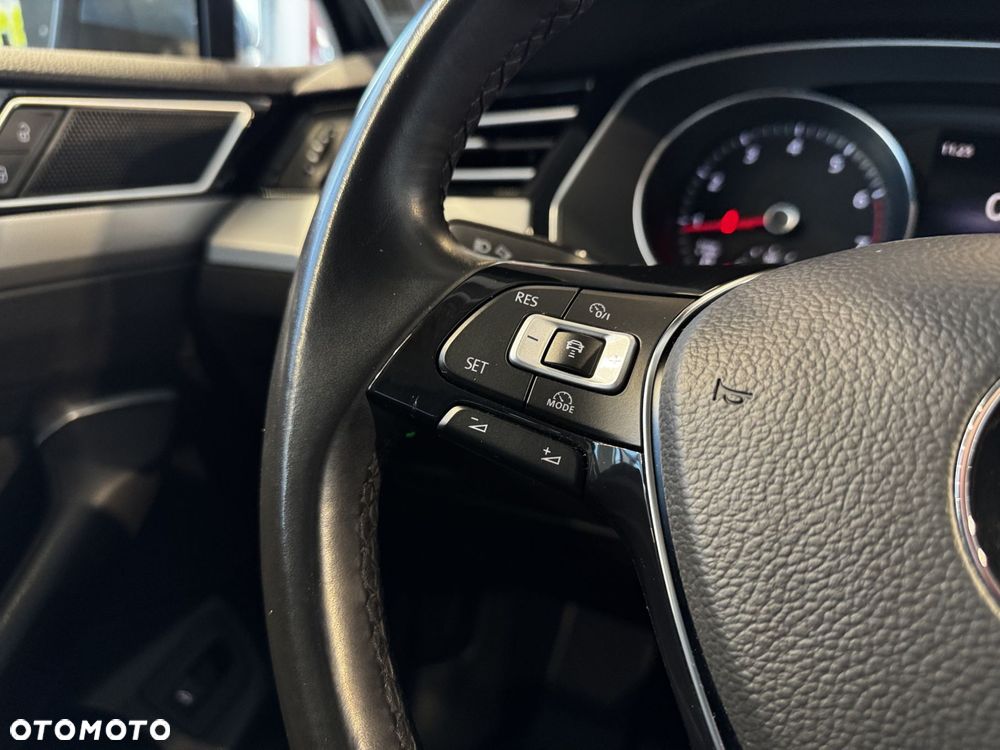 Volkswagen Passat - 21