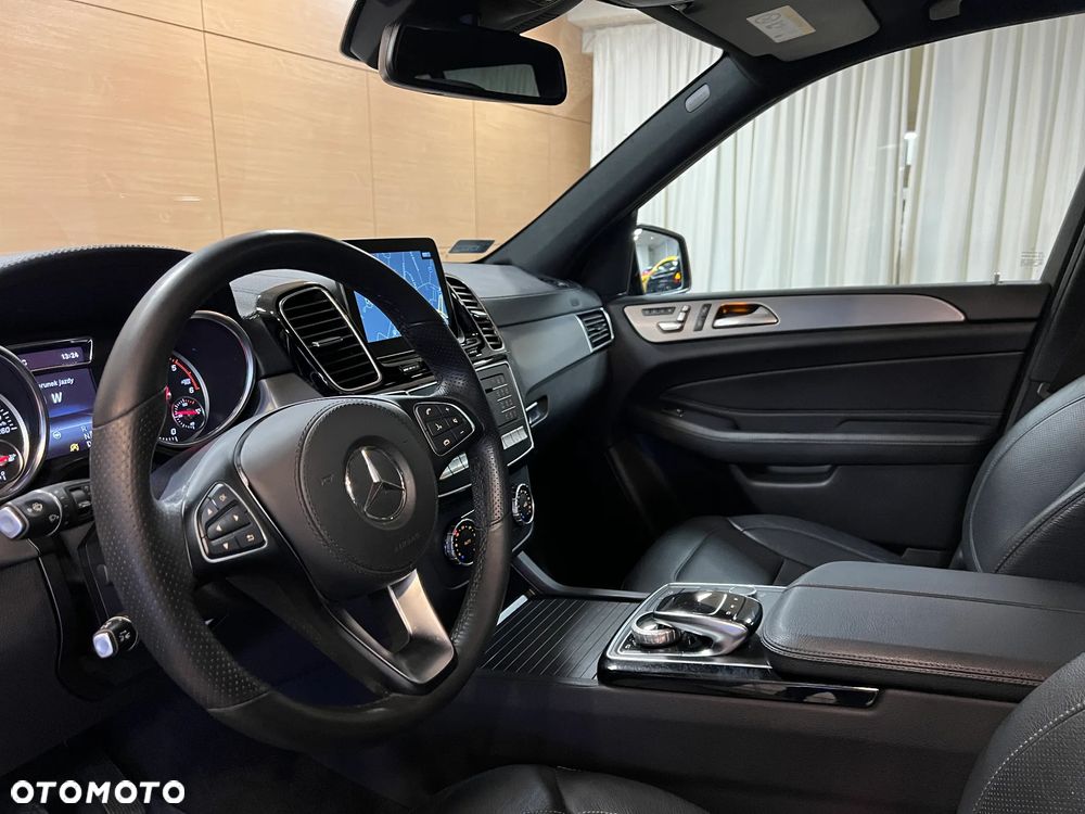 Mercedes-Benz GLS - 12