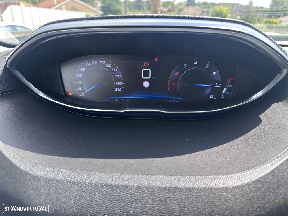 Peugeot 3008 1.2 PureTech Allure Pack - 31