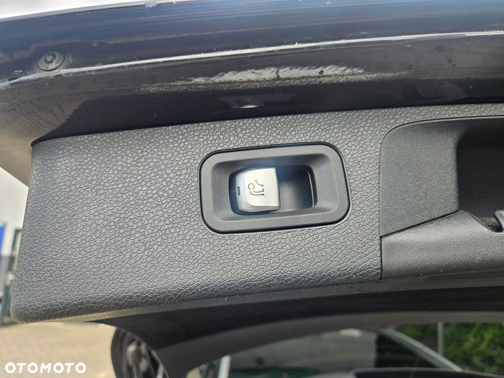 Mercedes-Benz Klasa E 200 4-Matic 9G-TRONIC - 11
