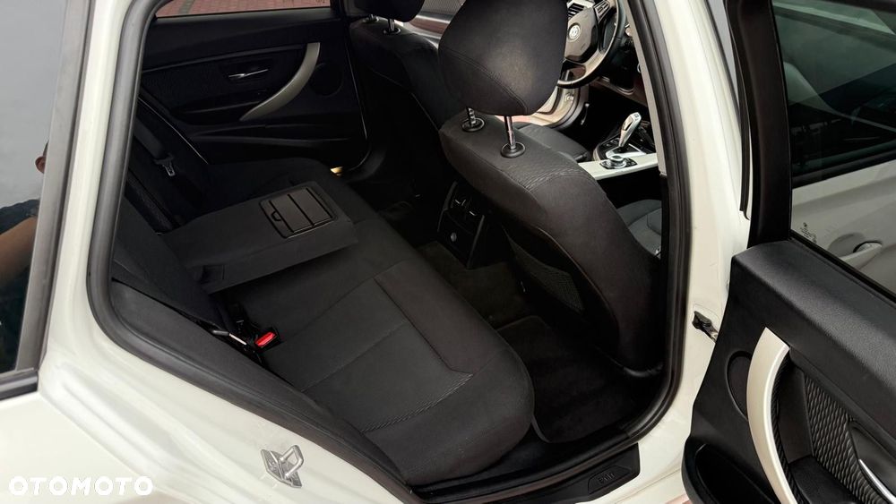 BMW Seria 3 325d - 19