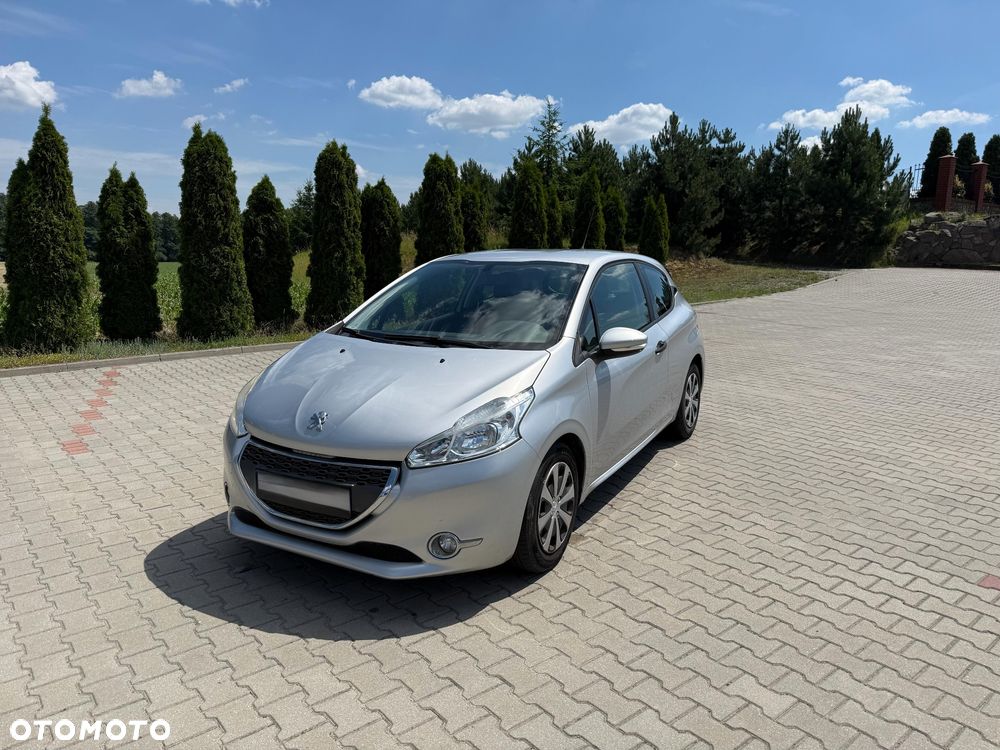 Peugeot 208 - 1