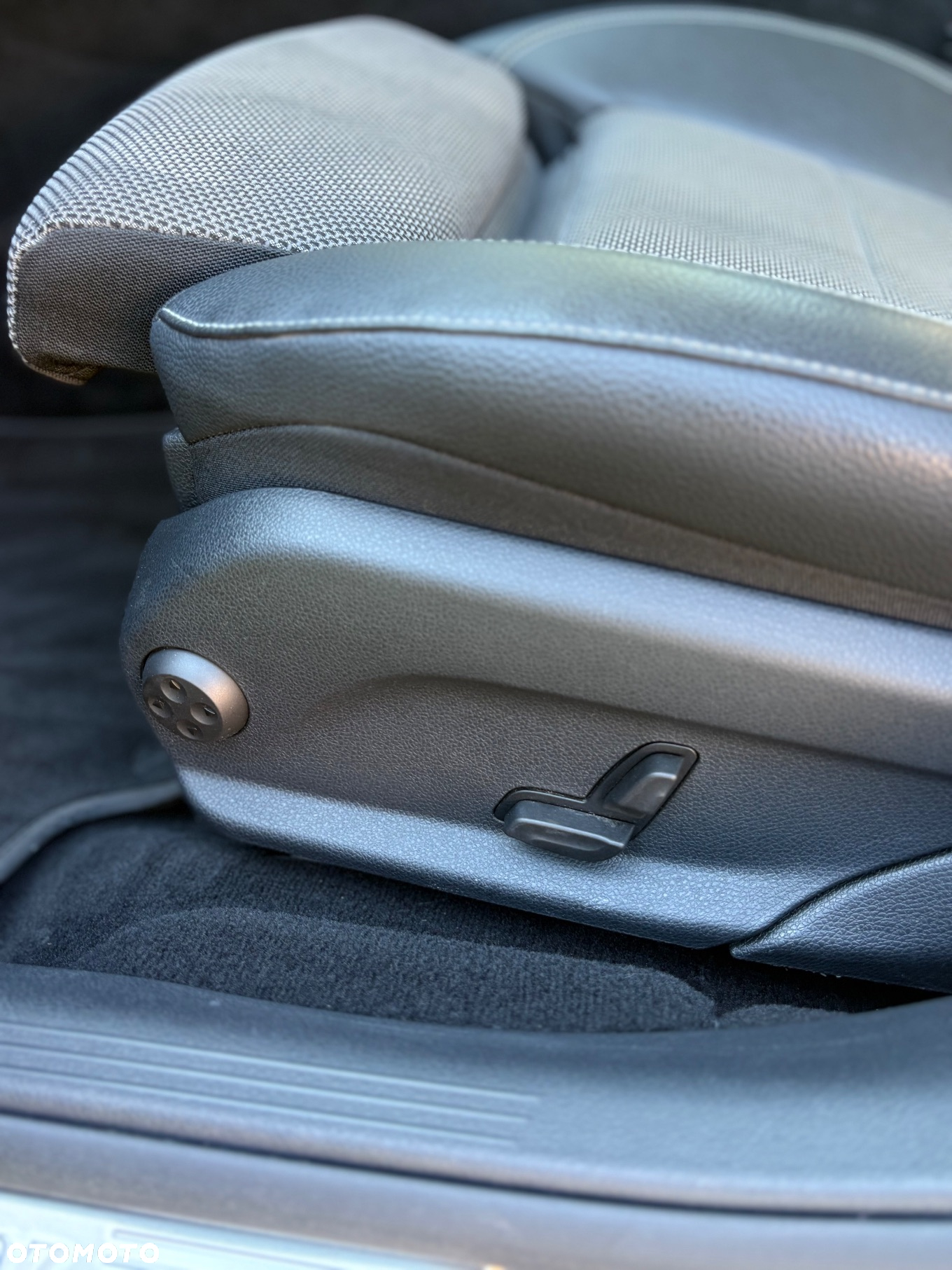 Mercedes-Benz Klasa E 220 d T 9G-TRONIC Avantgarde - 21