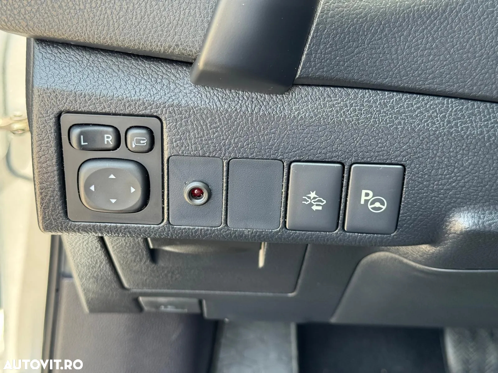 Toyota Auris 1.8 L VVT-i HSD Sol + - 16