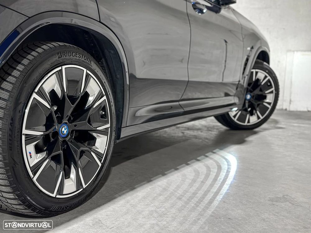 BMW iX3 M Sport Impressive - 18