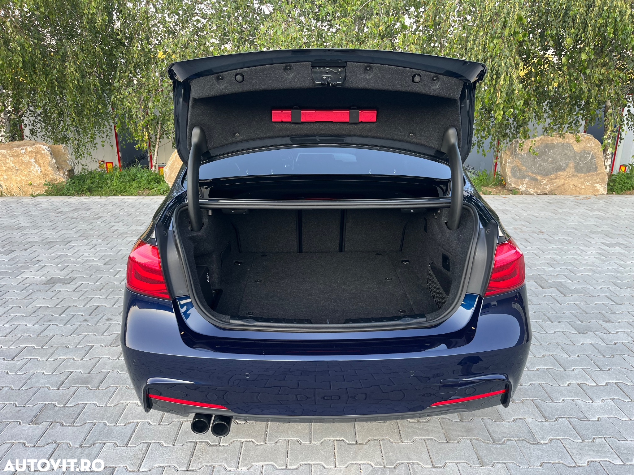 BMW Seria 3 330e iPerformance M Sport - 13