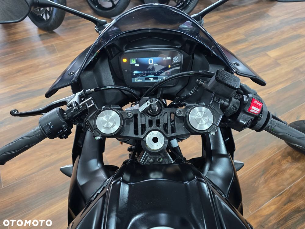 Yamaha YZF - 4