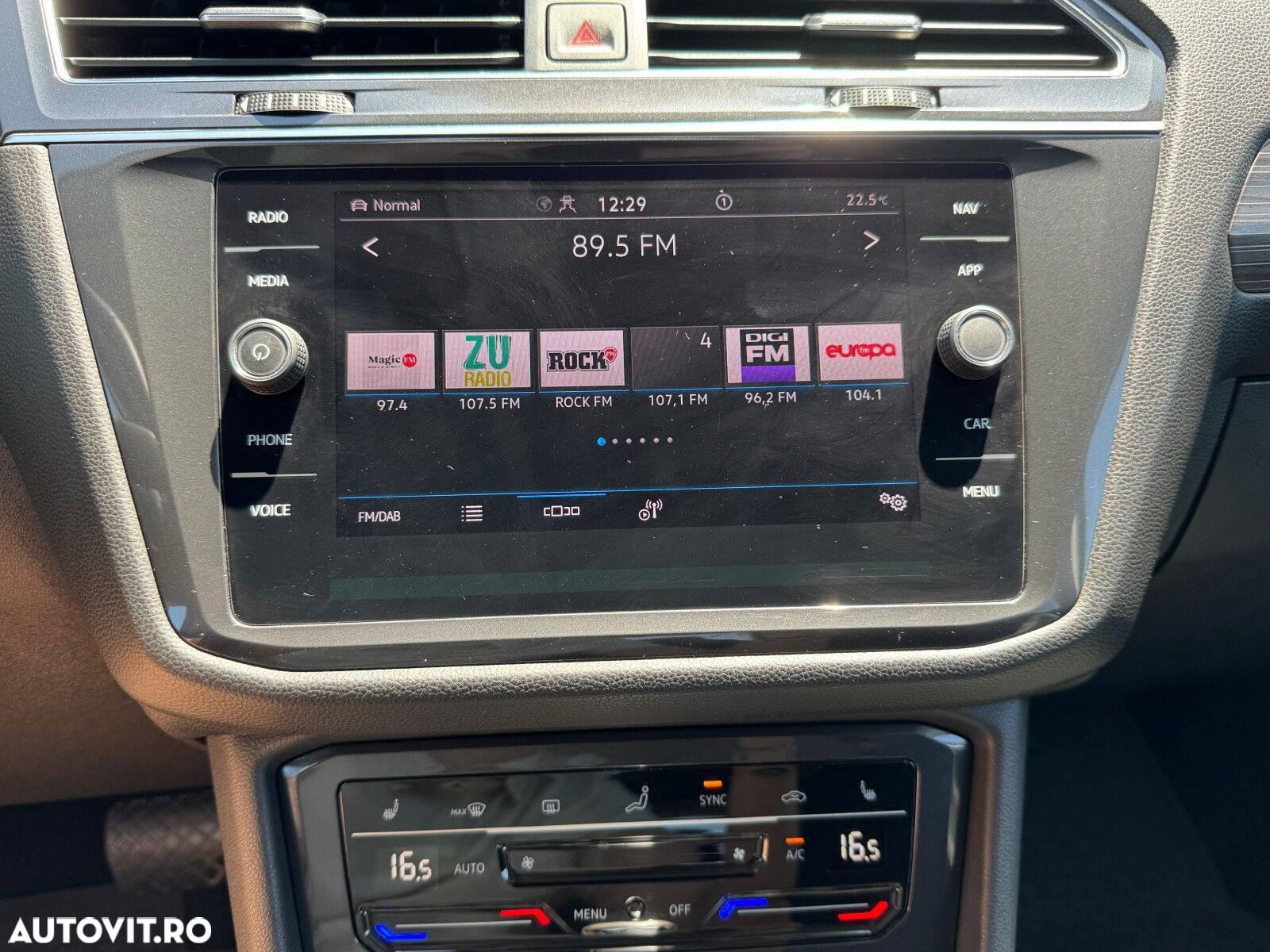 Volkswagen Tiguan - 11