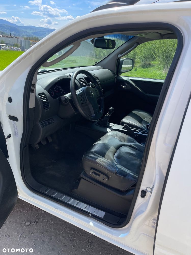 Nissan Navara 2.5 D Platinum - 11