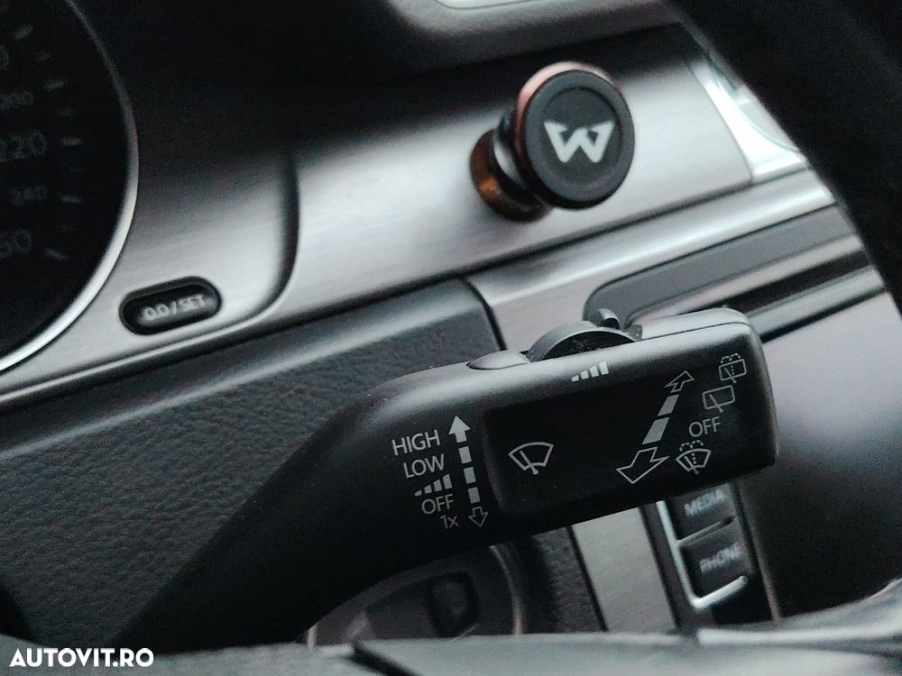 Volkswagen Passat - 30