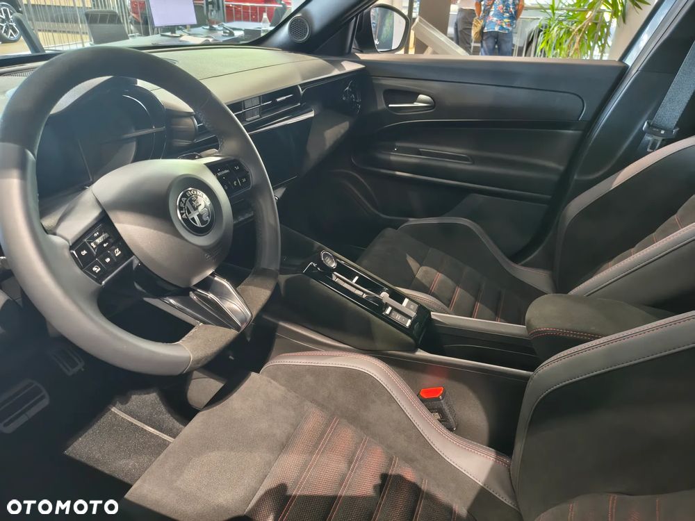 Alfa Romeo Junior 1.2 mHEV Ibrida Q4 eDCT - 21