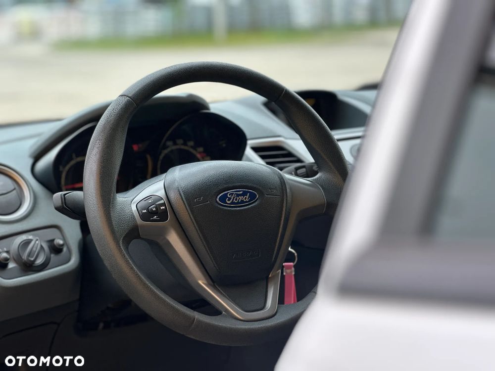 Ford Fiesta 1.25 Trend - 13