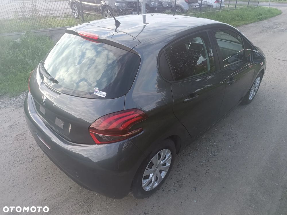 Peugeot 208 - 15