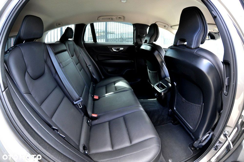 Volvo V60 D3 Geartronic Momentum Pro - 19