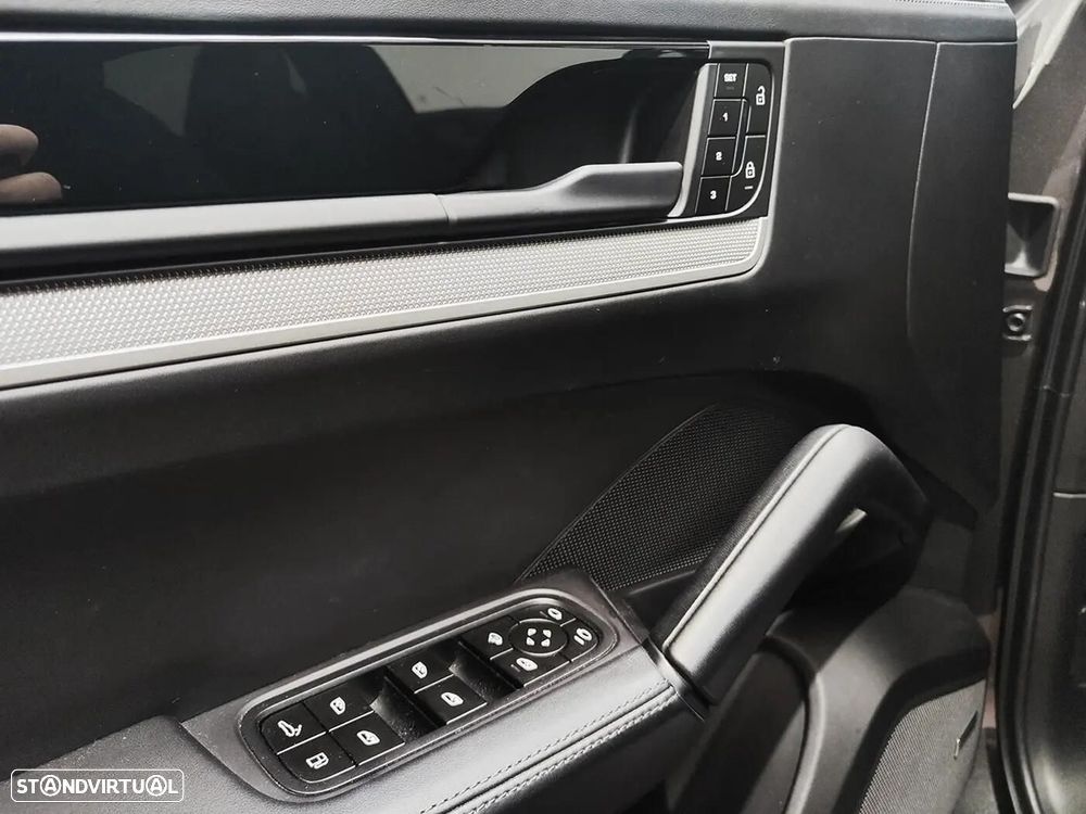 Porsche Cayenne Coupé E-Hybrid - 14