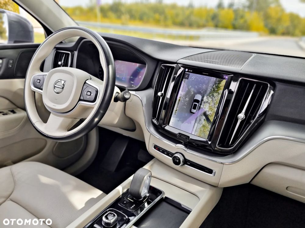Volvo XC 60 B4 D AWD Geartronic Momentum Pro - 29