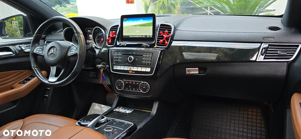 Mercedes-Benz GLE - 32